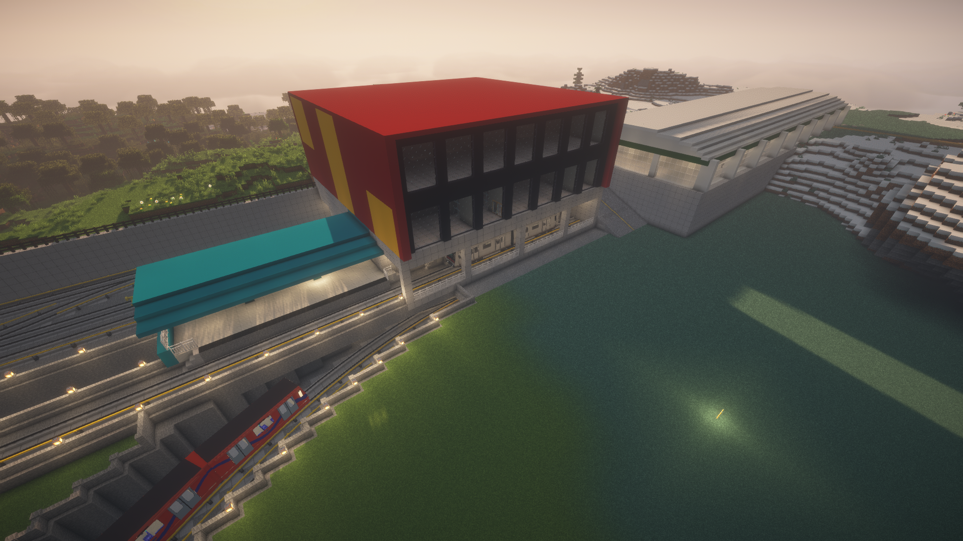 该站隔壁是在建中的雅各宾铁道俱乐部训练中心（海兰德铁道学院米花分校）